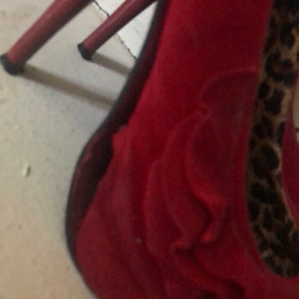 Heels - Picture 3 of 3